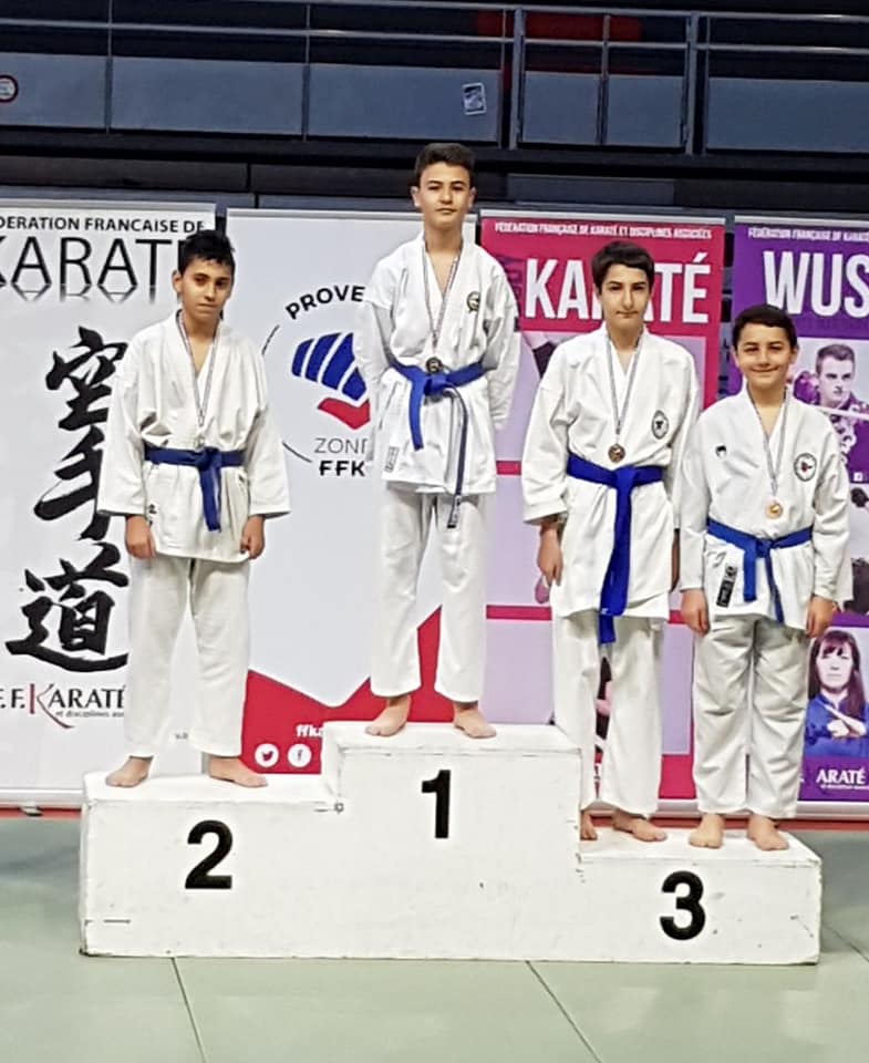 Podium Enfants Rove Karate