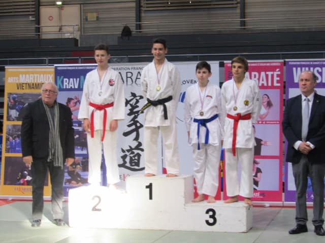 Podium Enfants Rove Karate